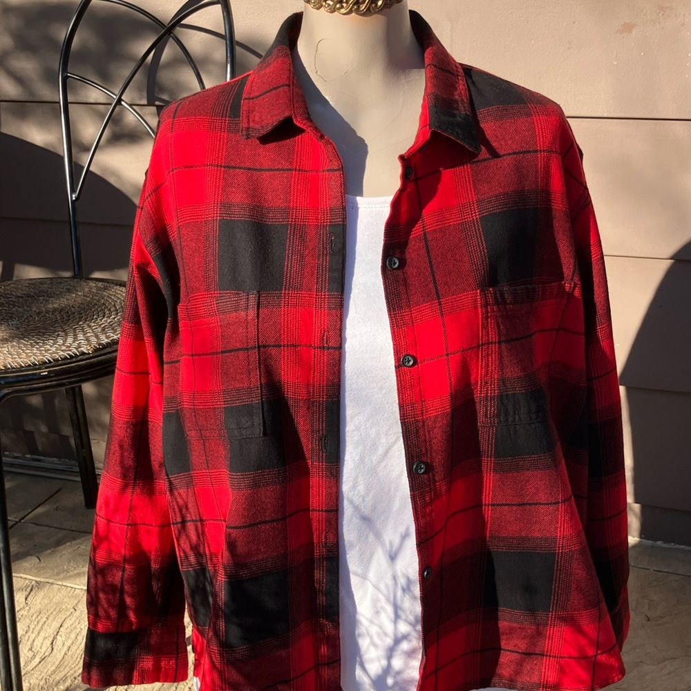💥 3 for $15 Old Navy The Boyfriend Shirt